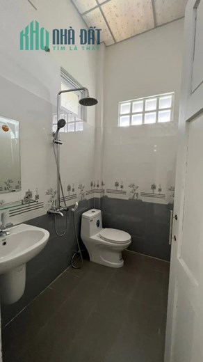 Cho thuê nhà MT siêu rẻ tại Tam Thai TP Huế 124m2 (2 tầng 3PN) chỉ 6tr. Lh:0934935410