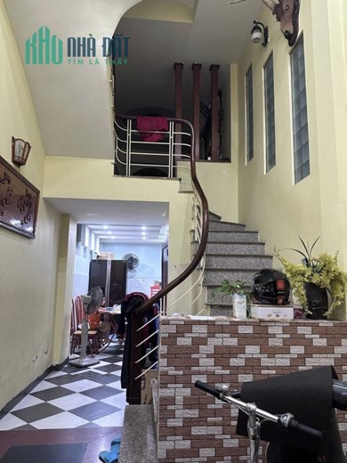 Chính chủ bán nhà Phố Giáp Nhất Thanh Xuân 40m2 5 tầng Ô tô đỗ cửa 4,15 tỷ