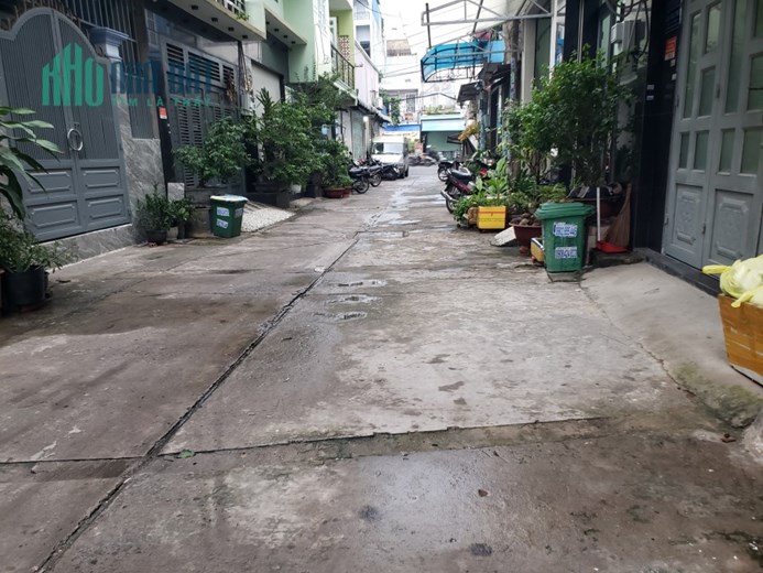 CHỈ HƠN 3 TỶ XÍU CÓ NGAY HỘ KHẨU THÀNH PHỐ VỚI 3 TẦNG - GIÁP TÂN PHÚ - XE 16 CHỖ TỚI NHÀ.