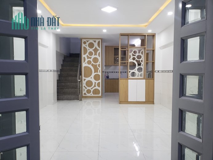 CHỈ HƠN 3 TỶ XÍU CÓ NGAY HỘ KHẨU THÀNH PHỐ VỚI 3 TẦNG - GIÁP TÂN PHÚ - XE 16 CHỖ TỚI NHÀ.