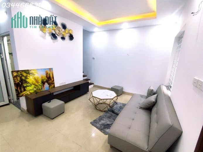 Bán nhà Ngoc Lâm, 2 tầng full đồ, ở ngay, 10m ô tô đỗ cửa .32m2 giá 2.8 tỷ