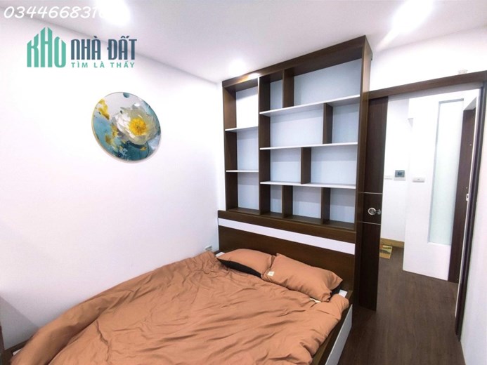 Bán nhà Ngoc Lâm, 2 tầng full đồ, ở ngay, 10m ô tô đỗ cửa .32m2 giá 2.8 tỷ