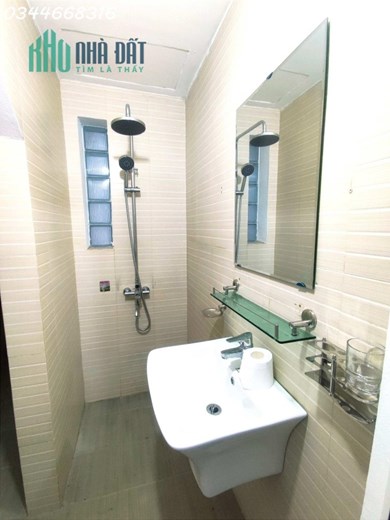 Bán nhà Ngoc Lâm, 2 tầng full đồ, ở ngay, 10m ô tô đỗ cửa .32m2 giá 2.8 tỷ