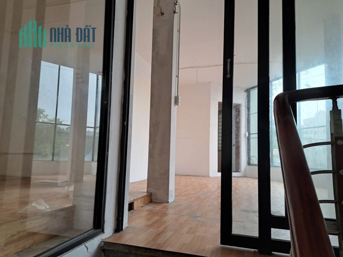 CHO THUÊ NHÀ MẶT PHỐ GẦN NGÃ 3 NGỌC HỒI - KINH DOANH - 35M2 - 6 TẦNG GIÁ 20 TRIỆU/THÁNG.
