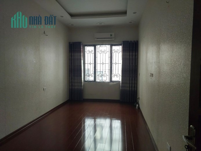 Bán Gấp ! Nhà chợ Gia Lâm 53 m2 4T giá hạt rẻ 3 tỷ xx.