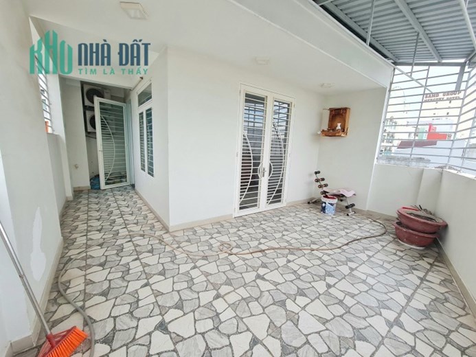 Nhà Nguyễn Văn Linh, 35m ra Mặt Tiền, 43m2, 4 tầng, 3.x tỷ