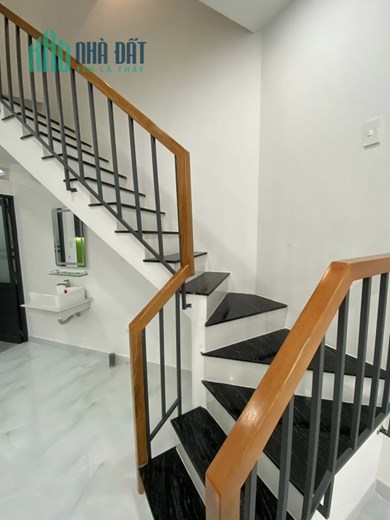 Bán nhà 2 tầng 2PN, hẻm xe tải Lô Tư, BHHA Bình Tân, 45m2, chỉ 3.6 tỷ TL