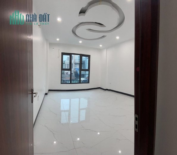 Ngõ ba gác, 2 thoáng, sân để xe, bán nhà Thịnh Quang