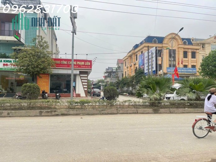 Bán 67m đất phố chợ hướng nam kinh doanh được luôn giá chỉ 2,3 tỷ