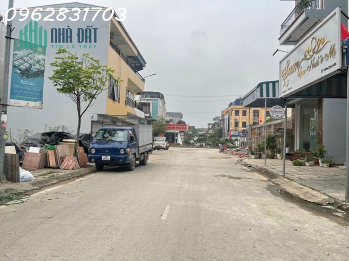 Bán 67m đất phố chợ hướng nam kinh doanh được luôn giá chỉ 2,3 tỷ