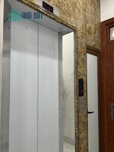 Gà đẻ trứng vàng tại Xuân Thủy. DT 700tr/năm; giá 9,9 tỷ 65m2 x6 tầng thang máy