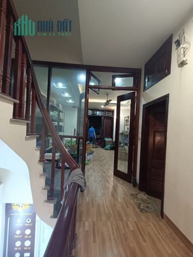 CHO THUÊ NHÀ NHÀ KHU TỨ HIỆP 93M2, 5 TẦNG, GIÁ 24 TRIỆU/THÁNG.