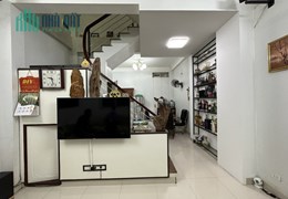 nhà Quan Hoa - xây khung cột bê tông cốt thép cực kỳ chắc chắn - ngõ rộng