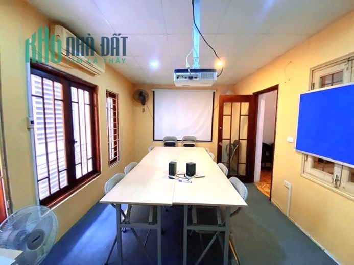 BÁN NHÀ NGUYỄN CHÍ THANH Ô TÔ 7 CHỖ VÀO NHÀ 2 THOÁNG, 20M RA MẶT PHỐ, Ô CHỜ THANG MÁY, KD