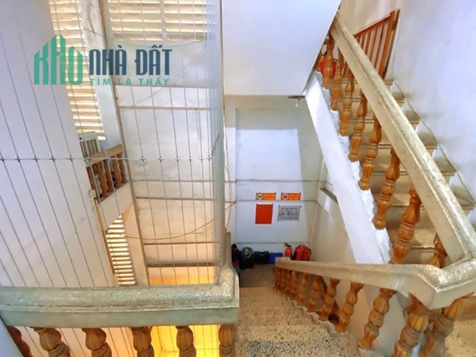 BÁN NHÀ NGUYỄN CHÍ THANH Ô TÔ 7 CHỖ VÀO NHÀ 2 THOÁNG, 20M RA MẶT PHỐ, Ô CHỜ THANG MÁY, KD
