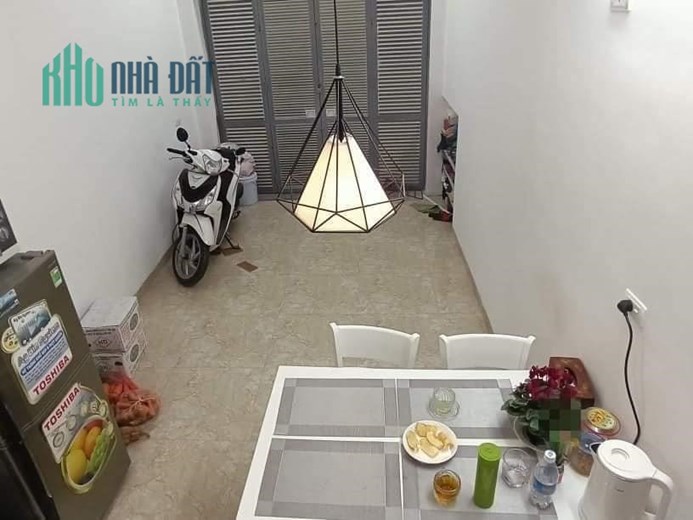 Bán nhà 5 tầng Ngõ Lệnh Cư nhà nhỏ nhỏ xinh xinh giá 2 tỷ 6