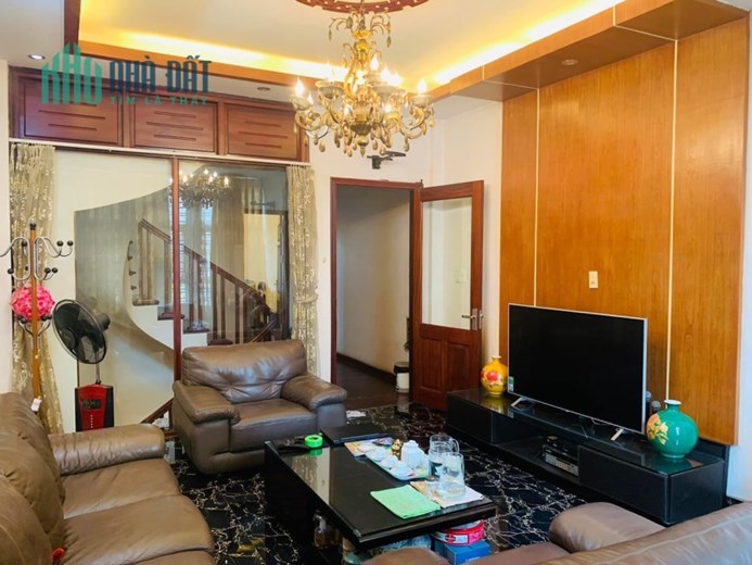 NHỈNH 6 TỶ BÁN NHÀ PHỐ PHẠM VĂN ĐỒNG - Ô TÔ VÀO NHÀ - GẦN PHỐ - 60M - 6PN