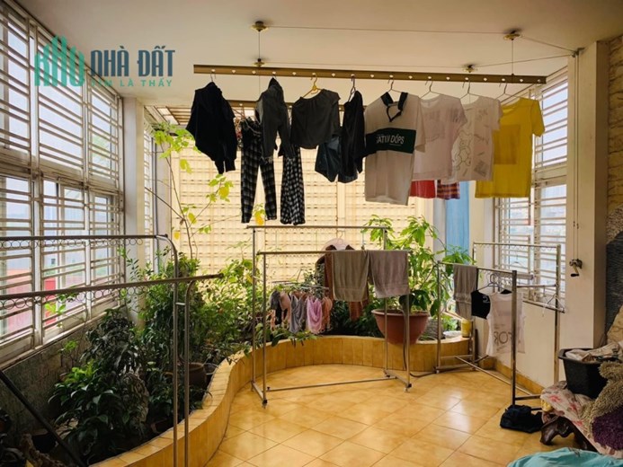 NHỈNH 6 TỶ BÁN NHÀ PHỐ PHẠM VĂN ĐỒNG - Ô TÔ VÀO NHÀ - GẦN PHỐ - 60M - 6PN