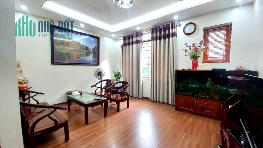 Bán nhà Ngọc Thụy 70m2 x5 tầng, thang máy, ô tô vào nhà, giá sốc 8,6 tỷ