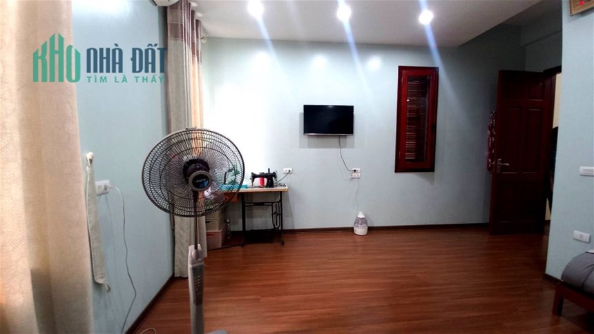 Bán nhà Ngọc Thụy 70m2 x5 tầng, thang máy, ô tô vào nhà, giá sốc 8,6 tỷ