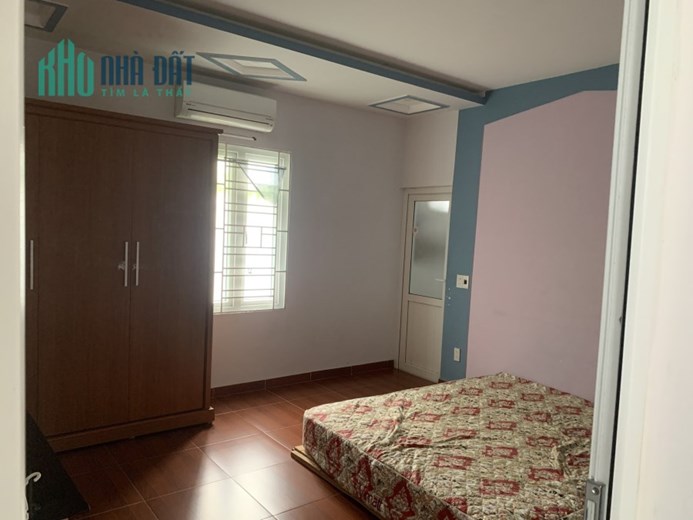 Bán nhà phố Dư Hàng, diện tích 56m 3 tầng độc lập GIÁ 2.6 tỉ