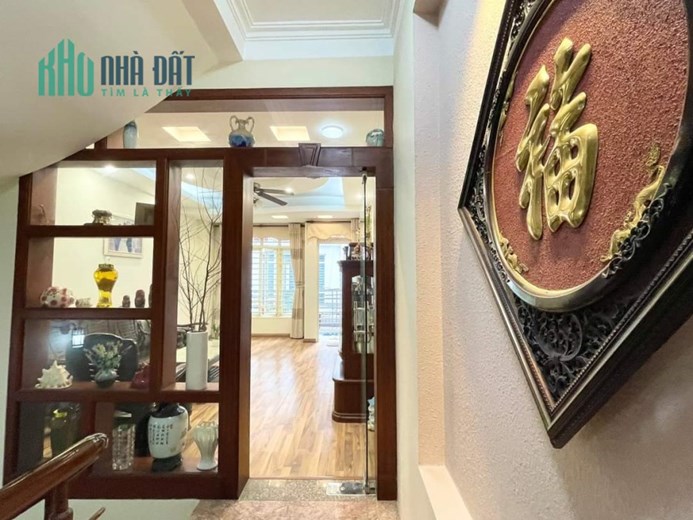 nhà hoàng ngân ngõ thông ô tô vào nhà gần hồ điều hòa 79m hơn 13tỷ 4t