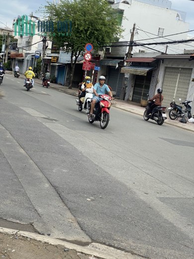 KHU VỰC TỐT VỊ TRÍ TỐT- ĐỐI DIỆN KHU HÀNH CHÍNH QUẬN- KHU TIỆN ÍCH KHÔNG THIẾU GÌ CHỢ TRƯỜNG HỌC..