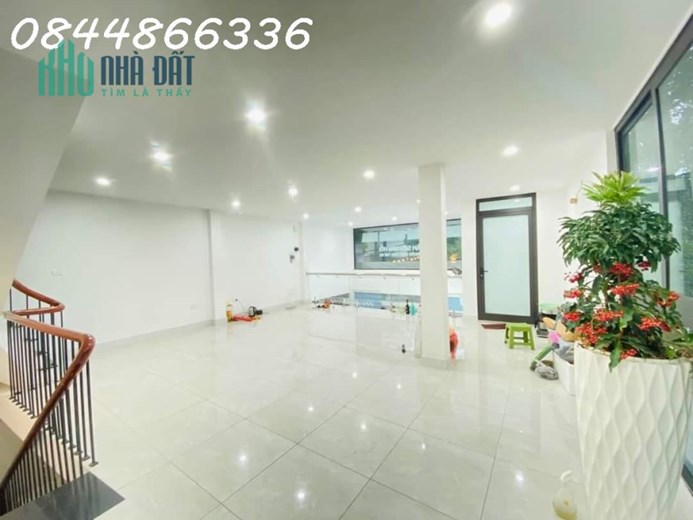 Lô góc mặt phố Quận Hà Đông, Ô tô tránh, vị trí trí đắc địa, kinh doanh sầm uất,  dòng tiền cho
