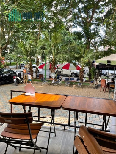 Sang nhượng quán cafe -karaoke hát cho nhau nghe- kèm bán đồ ăn nhanh vào buổi sáng