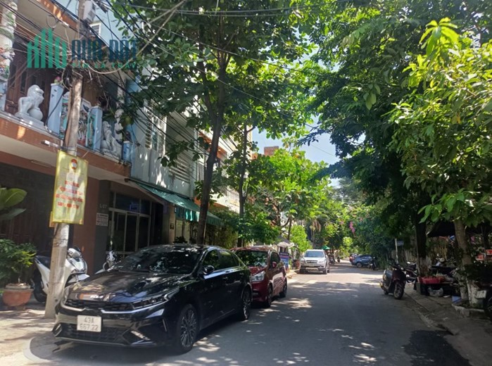 BÁN ĐẤT TẶNG NHÀ 2 TẦNG, MT SÁT BIỂN PHẠM VĂN ĐỒNG, 68M2 CHỈ 5.7 TỶ