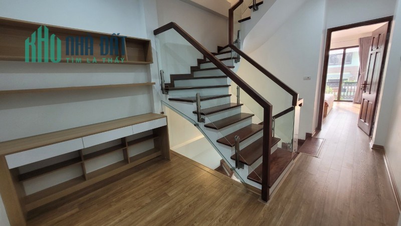Bán nhà Nguyễn Văn Linh,Long Biên 48m2 ,6 tầng ,nhà full nội thất ,ngõ oto giá nhỉnh 5 tỷ