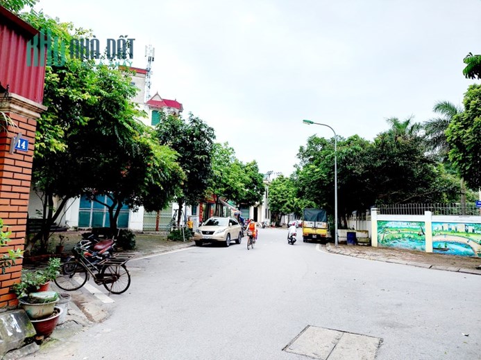 CHÍNH CHỦ CẦN Bán gấp nhà phố Cầu Giấy DT111 nhà 2T  MT 9  giá  chào 7.4 tỷ Cầu Giấy Hà Nội