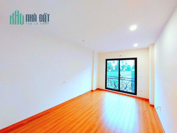 CHÍNH CHỦ cần bán gấp nhà phố cầu giấy 42m 5 tầng MT 7m giá chào 4 tỷ