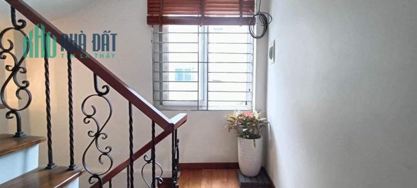 NHÀ CỰC ĐẸP NỘI THẤT ĐỒ GỖ ĐẲNG CẤP CHỦ TẶNG LẠI 90% - 2 THOÁNG - NGÕ BA GÁC RỘNG SẠCH - CÁCH Ô TÔ