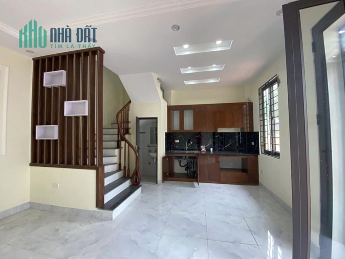 Bán nhà 4 tầng Bích Hòa, hướng Đông Nam, nở hậu, về ở ngay