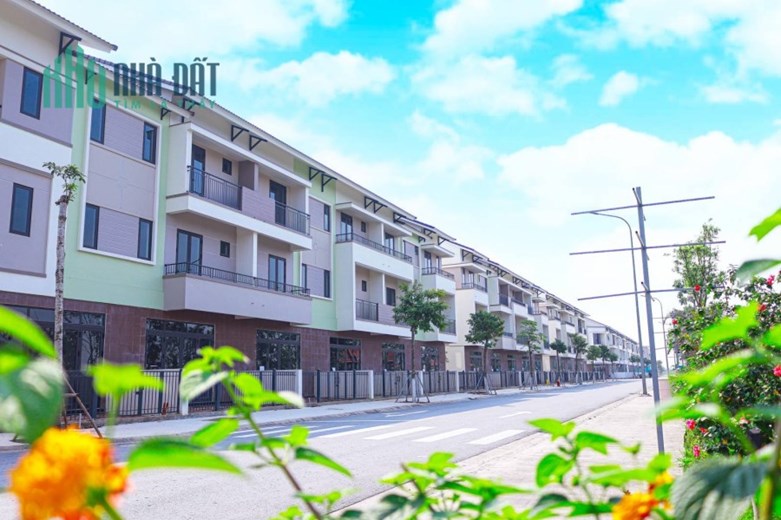 Cần bán căn nhà phố 3 tầng tại Centa- Vsip giá chỉ nhỉnh 4 tỷ