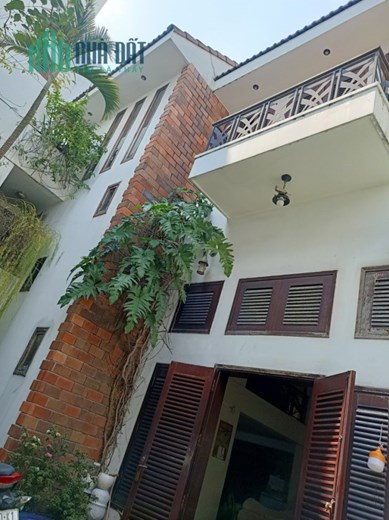 Bán Biệt Thự Khu VIP ngay Quận 10 - 11M x 15M - Thiết kế tuyệt đẹp - Chỉ 24 Tỷ TL