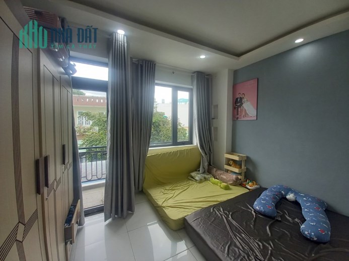 7.35 tỷ- Bán nhà mặt tiền trung tâm Quận 2- 77m2- 3 tầng mới cứng-Nội thất hiện đại.