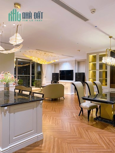 Bán căn 04 phòng ngủ tòa vip Park 10, Times City, DT 160 m2, giá 12 tỷ. Lh 0982 591 304