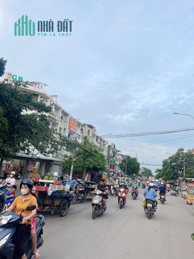 Chợ Bình Thành, Bình Tân, 4.5x14x 2 Tầng, Hẻm 8m, Nhà Đẹp Ở Ngay, Chỉ 3.5 Tỷ