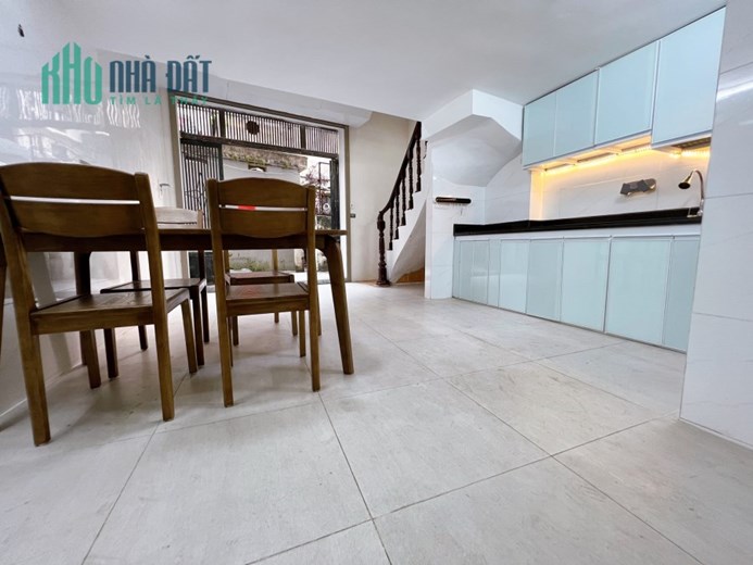 Bán nhà 46m2 phố Nghi Tàm, Tây Hồ Gara Ô tô Dân xây 5 ngủ 7.2 Tỷ