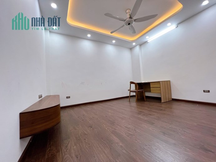 Bán nhà 47m2 phố Nghi Tàm, Tây Hồ Gara 2 Ô tô Dân xây 5 ngủ 7.4 Tỷ