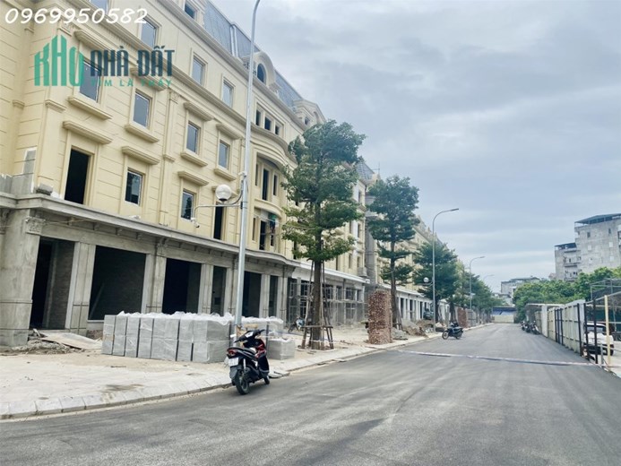 Liền kề kinh doanh tốt mặt đường 30m, Nguyễn Xiển, 38 tỷ, 115m2, 6x19m, 5 tầng 1 tum