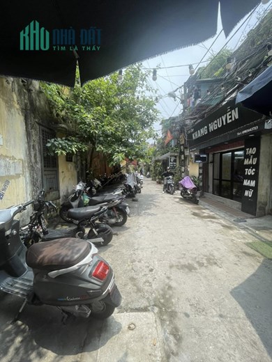 Tầng 1 - Mặt Tiền 11m - Bán gấp nhà Mặt Ngõ TT Hào Nam giá 4.5 tỷ, 120m2 - Ô tô vào thoái mái