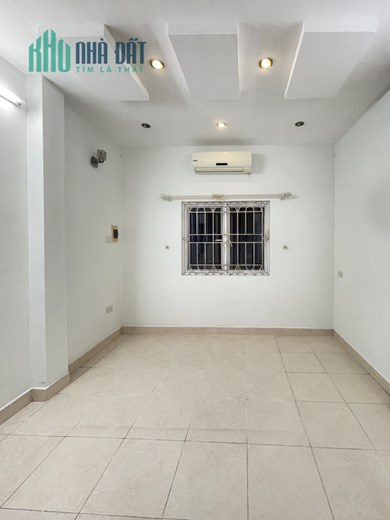 Bán nhà 2 mặt ngõ phố Khâm Thiên. Ngõ thông rộng ô tô đi vào được. Mặt trước ngõ 1 diện tích 40m²,