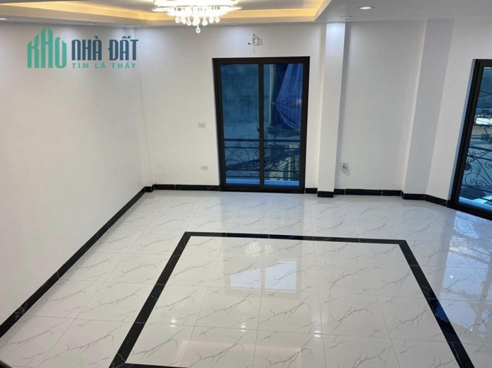 Bán gấp căn nhà phân lô Ngõ Phan Đình Giót oto vào nhà 45m2 nhà 5 tầng  5 tỷ 9