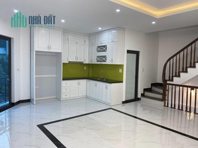 Bán gấp căn nhà phân lô Ngõ Phan Đình Giót oto vào nhà 45m2 nhà 5 tầng  5 tỷ 9