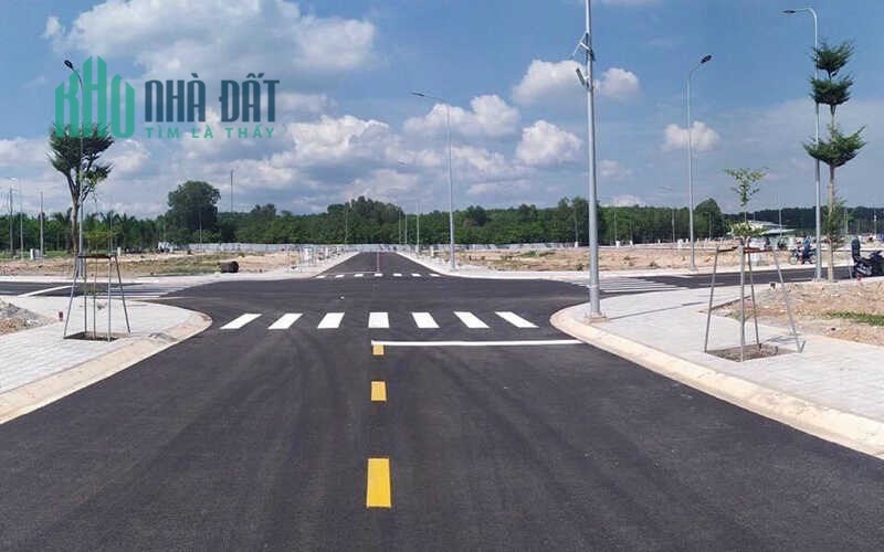 chủ bán lổ lô đất sổ sẵn 70m2 mặt tiền DT741