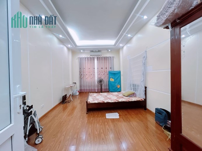 GIÁ GIẬT MÌNH!!! VIP khu Hoa Bằng, Cầu Giấy, Nhỉnh 4.5 Tỷ , 37m2