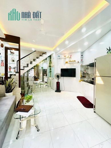 Chỉ với hơn 4 tỷ đã sở hữu nhà trung tâm bình thạnh đường lê quang định nội thất đẹp vào ở ngay.